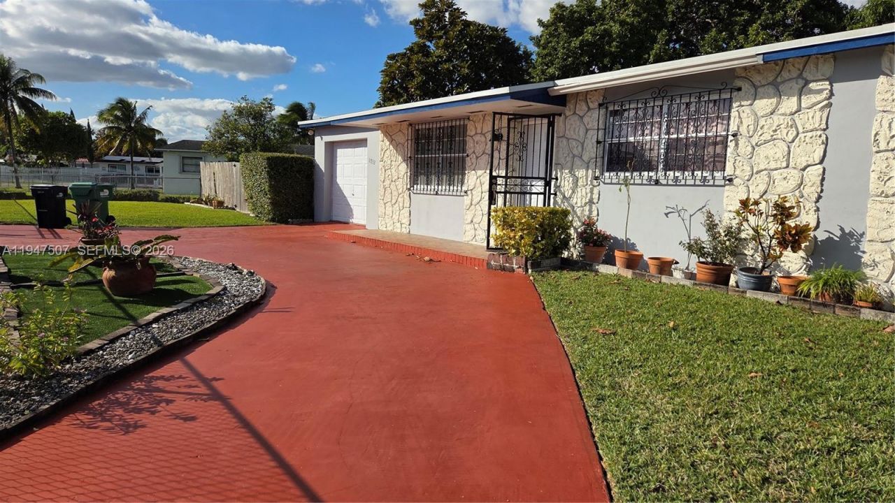 11933 SW 196th Ter, Miami, FL 33177 Photo