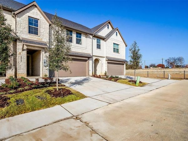 6818 Neals Way, Arlington, TX 76001