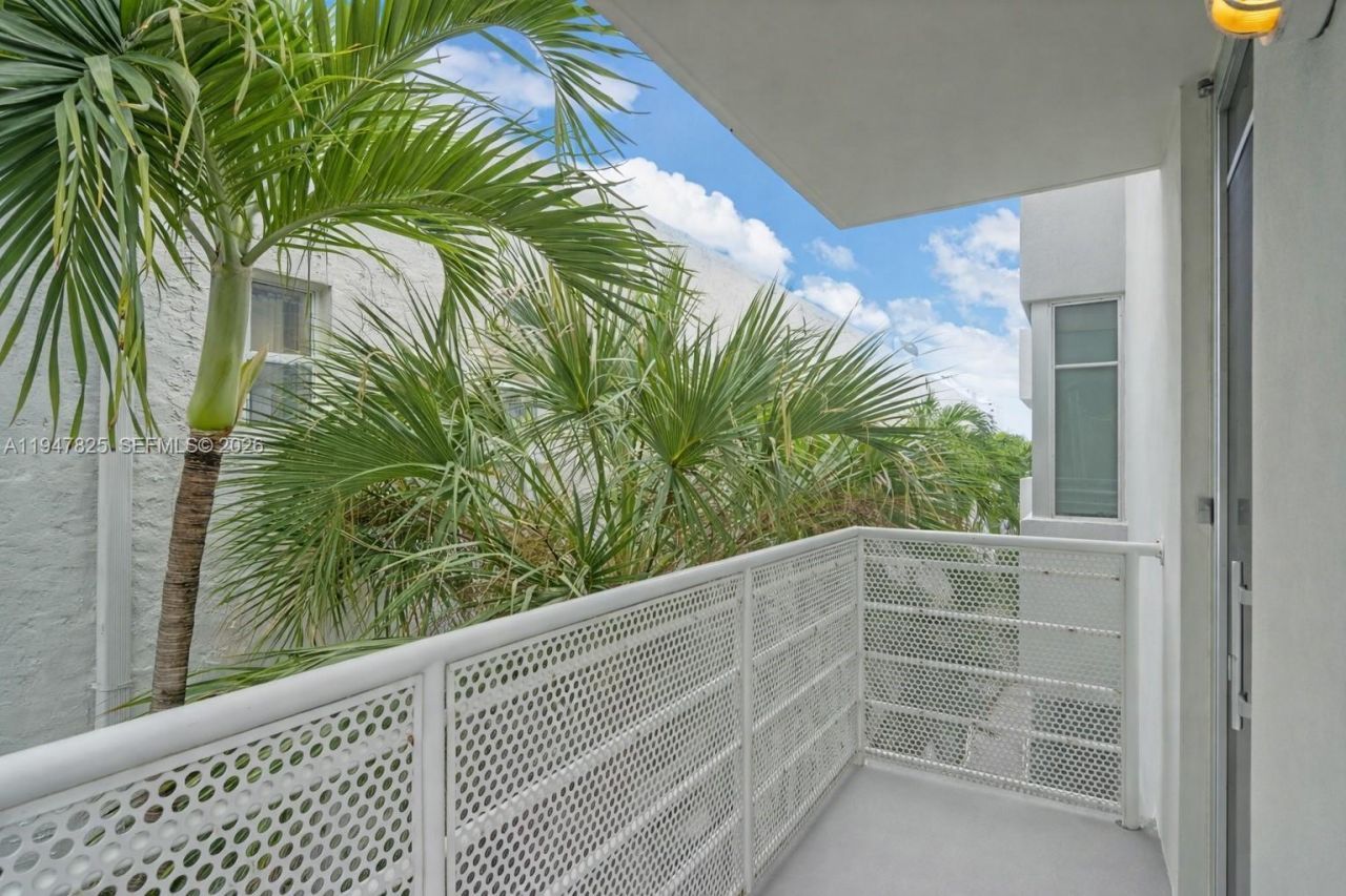 1532 Drexel Ave, Unit 303, Miami Beach, FL 33139 Photo