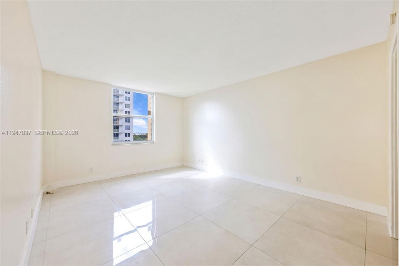 430 Golden Isles Dr , Unit 707, Hallandale Beach, FL 33009 Photo