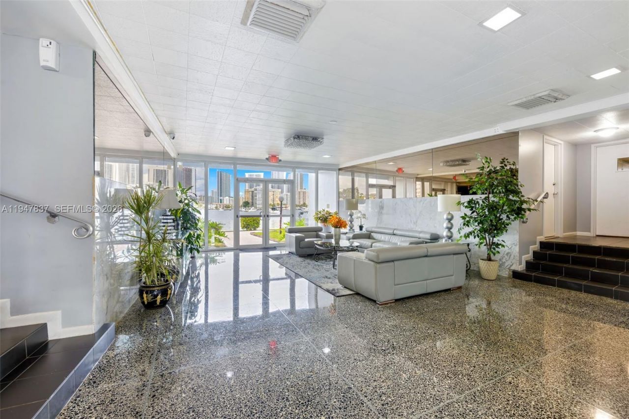 430 Golden Isles Dr , Unit 707, Hallandale Beach, FL 33009 Photo