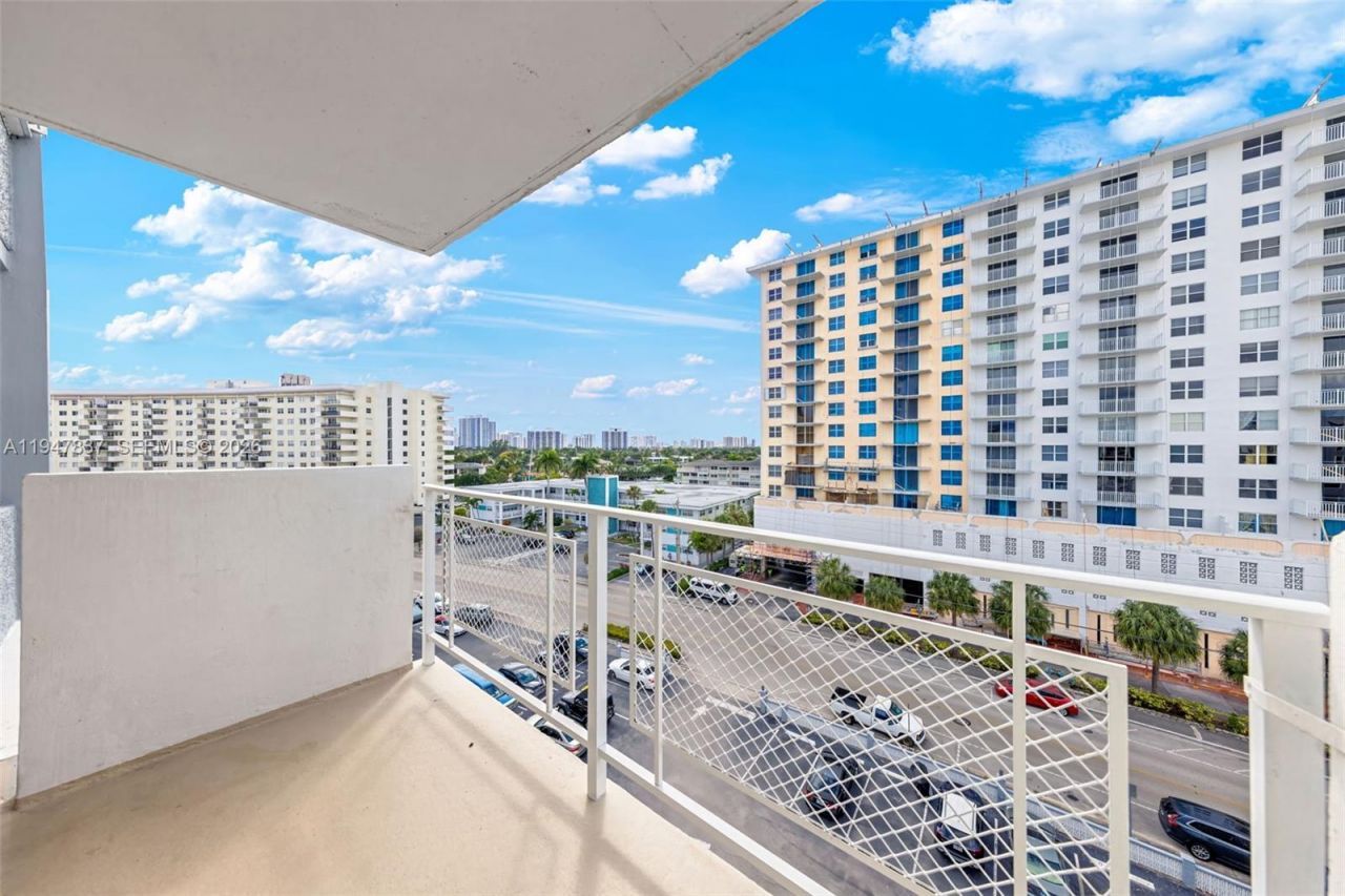 430 Golden Isles Dr , Unit 707, Hallandale Beach, FL 33009 Photo