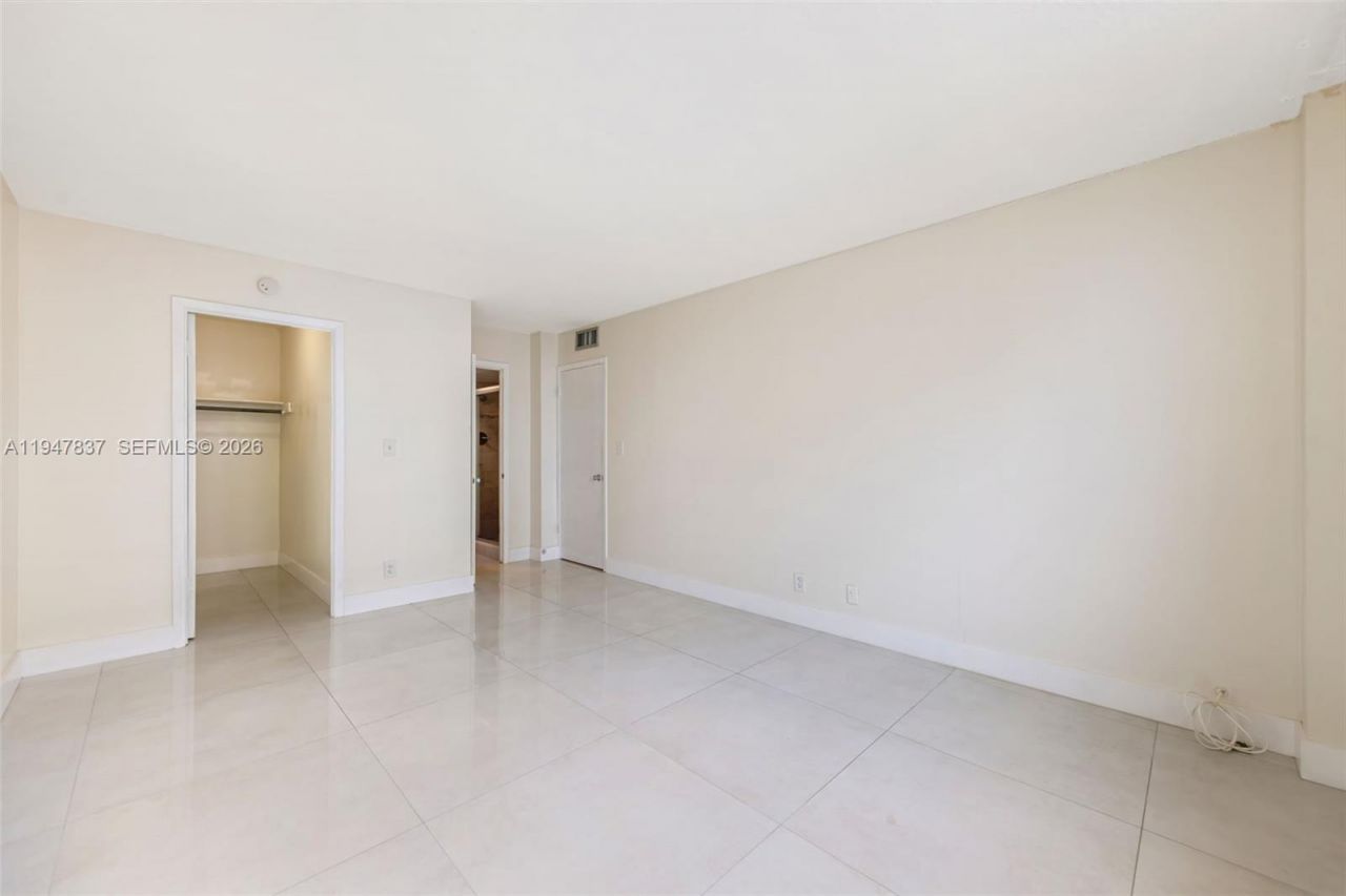 430 Golden Isles Dr , Unit 707, Hallandale Beach, FL 33009 Photo