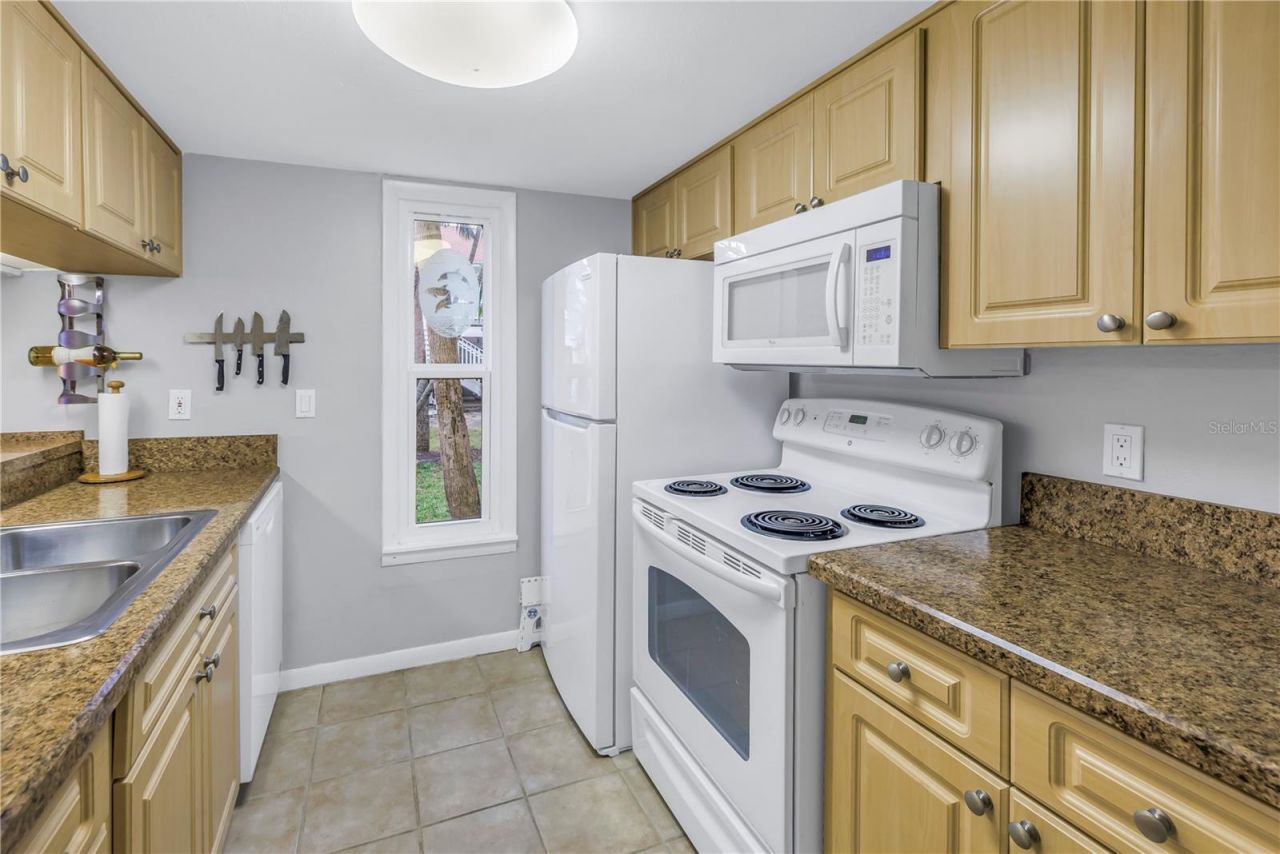 3710 41st Way S, Unit D, Saint Petersburg, FL 33711 Photo