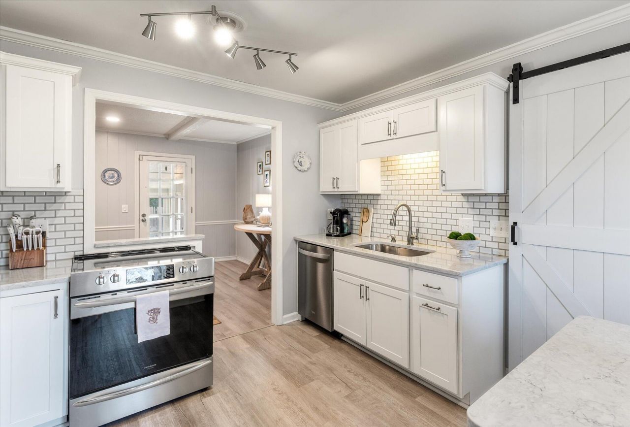 102 Ellen Court Photo 16