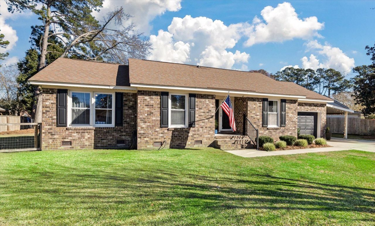 102 Ellen Court Photo 3