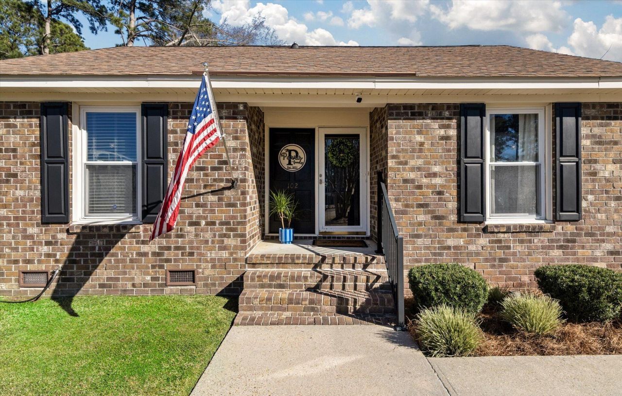 102 Ellen Court Photo 4