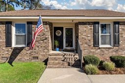 102 Ellen Court photo 4