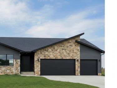 10616 Lake Tahoe Drive, Papillion, NE 68046