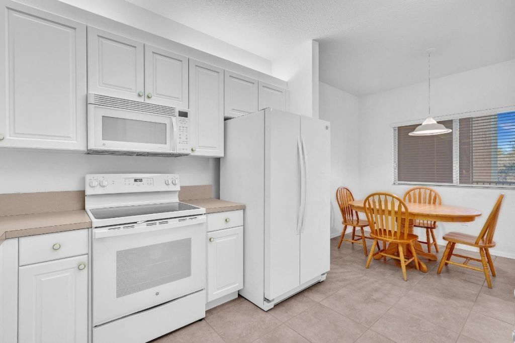 7735 Yardley Drive, Unit 201, Tamarac, FL 33321 Photo