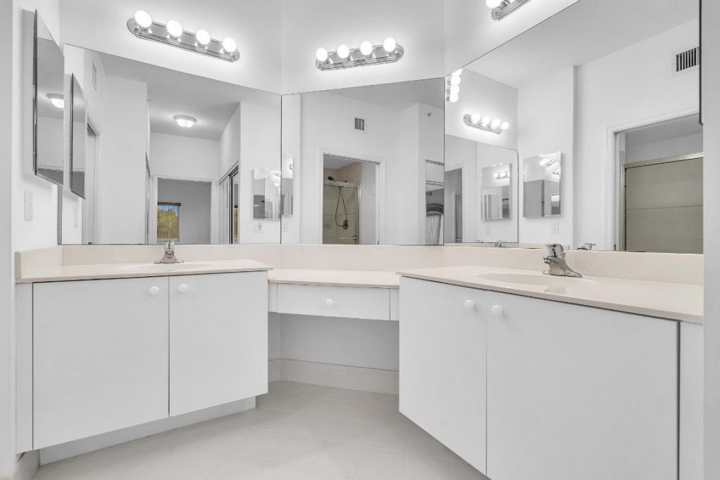 7735 Yardley Drive, Unit 201, Tamarac, FL 33321 Photo