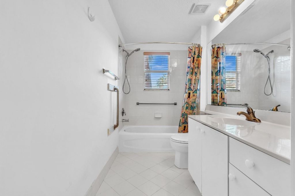 7735 Yardley Drive, Unit 201, Tamarac, FL 33321 Photo