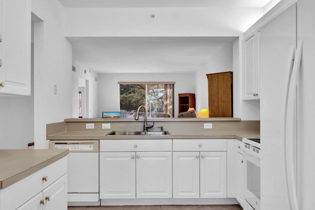 7735 Yardley Drive, Unit 201, Tamarac, FL 33321 Photo