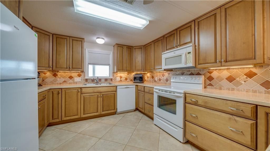 3033 Bounty Ln, Saint James City, FL 33956 Photo