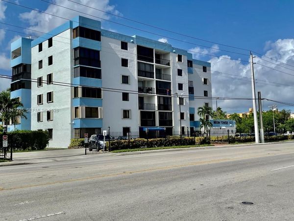 5033 NW 7th St, Unit 306, Miami, FL 33126