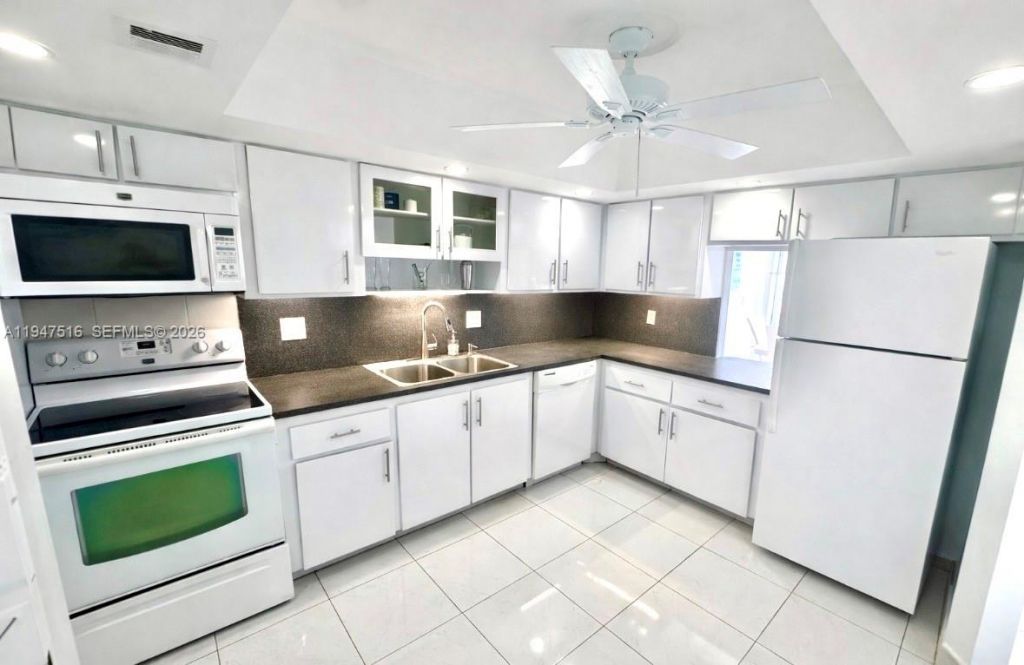 400 Diplomat Pkwy, Unit 506, Hallandale Beach, FL 33009 Photo