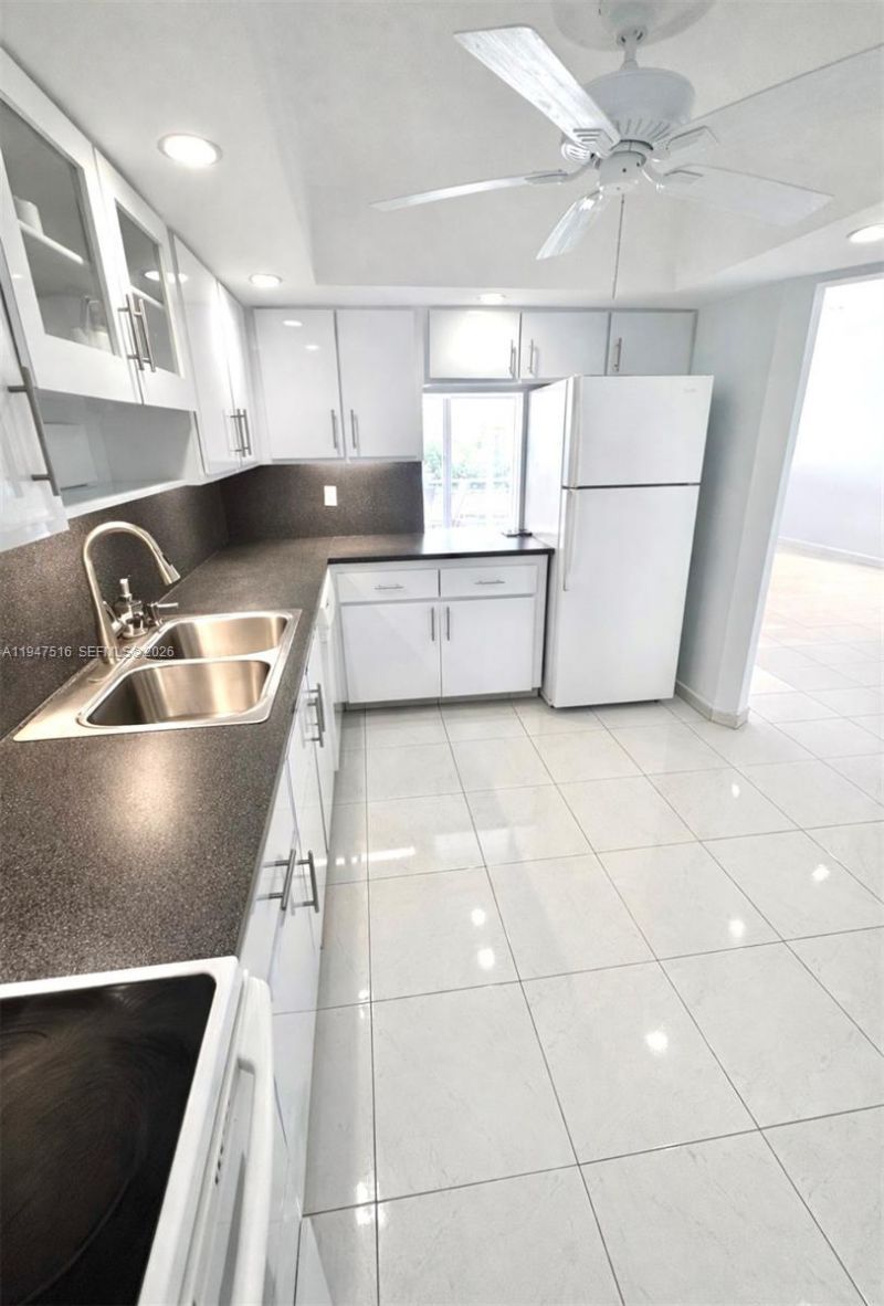 400 Diplomat Pkwy, Unit 506, Hallandale Beach, FL 33009 Photo