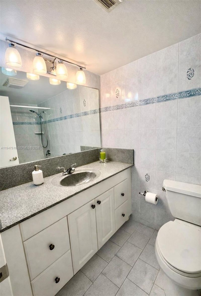 400 Diplomat Pkwy, Unit 506, Hallandale Beach, FL 33009 Photo