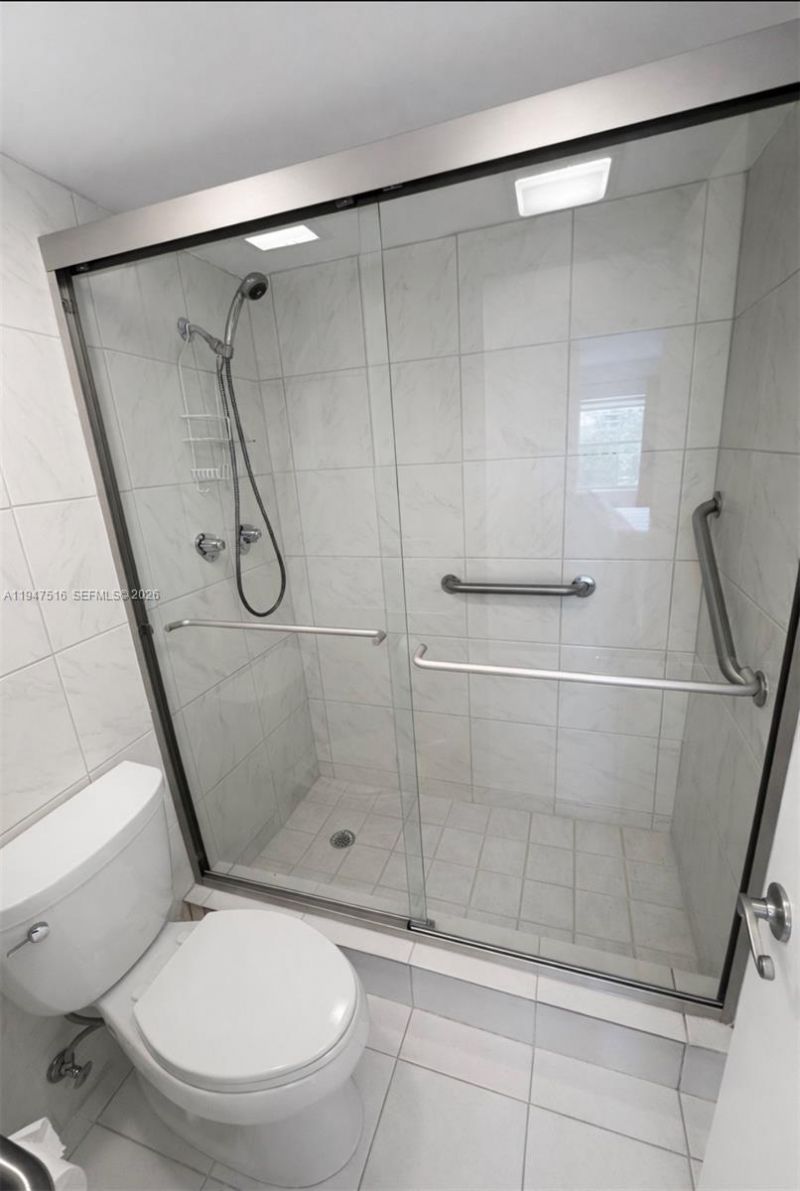 400 Diplomat Pkwy, Unit 506, Hallandale Beach, FL 33009 Photo