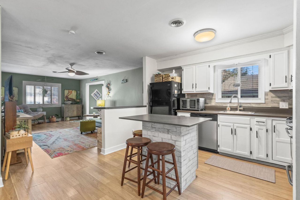 1361 Turkey Ridge Rd. Photo 14