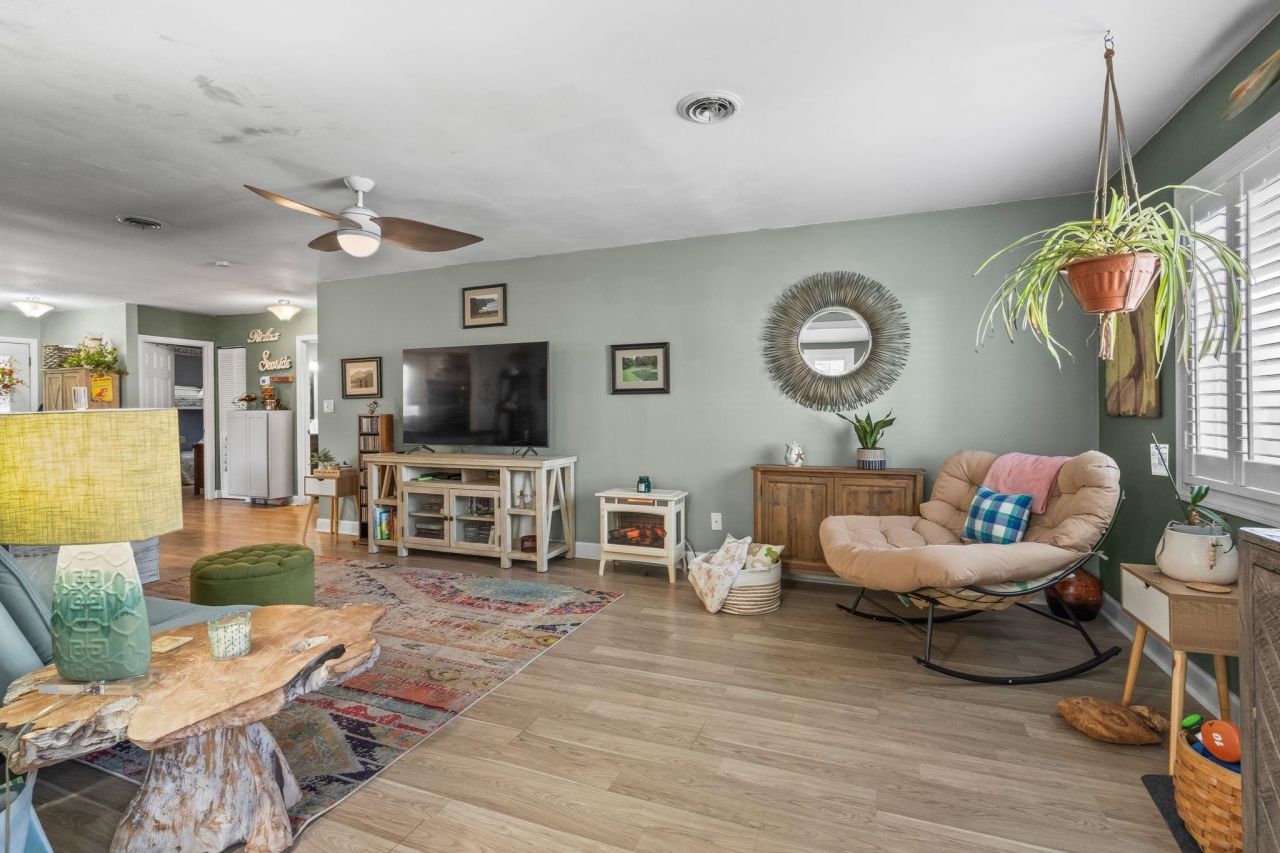 1361 Turkey Ridge Rd. Photo 7