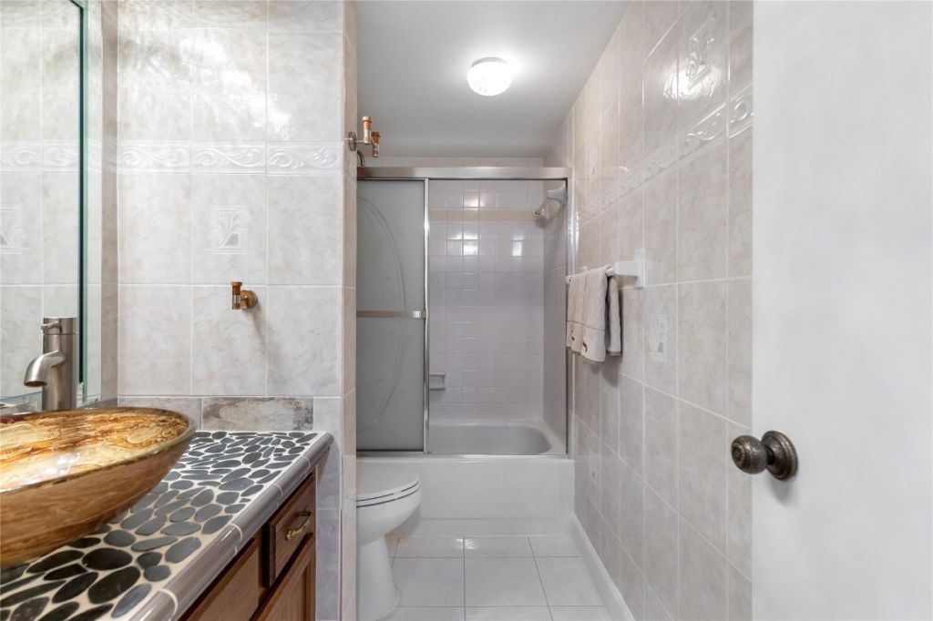 5921 Coral Lake Dr, Unit 209, Margate, FL 33063 Photo