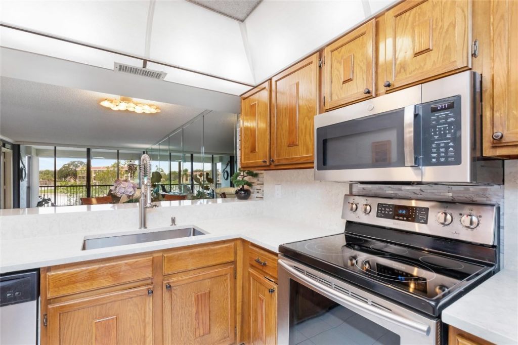 5921 Coral Lake Dr, Unit 209, Margate, FL 33063 Photo