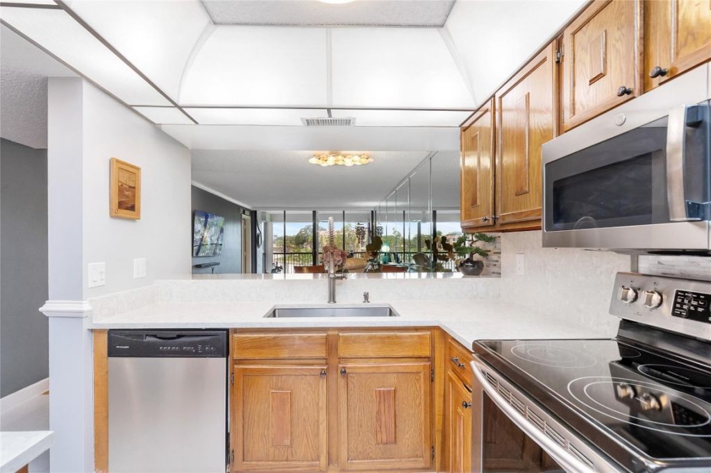 5921 Coral Lake Dr, Unit 209, Margate, FL 33063 Photo