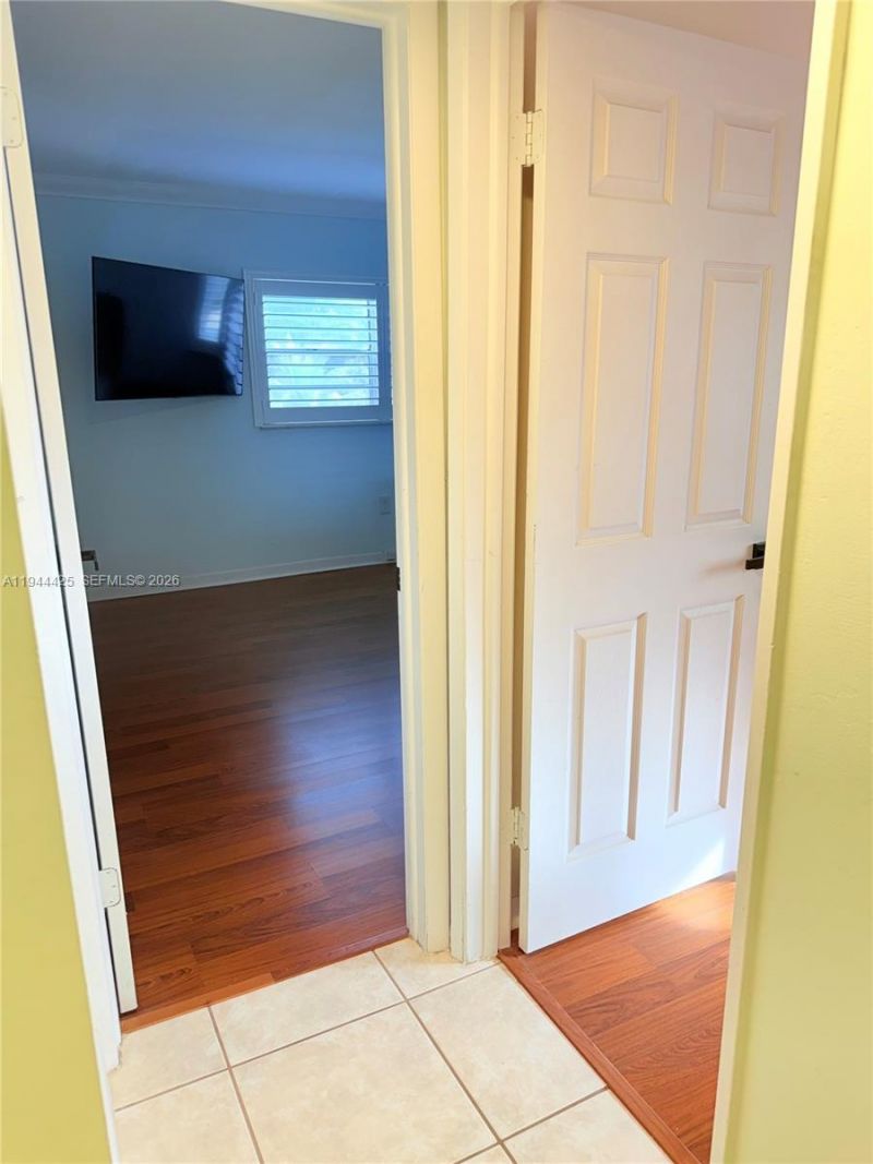 8951 N New River Canal Rd, Unit 2D, Plantation, FL 33324 Photo