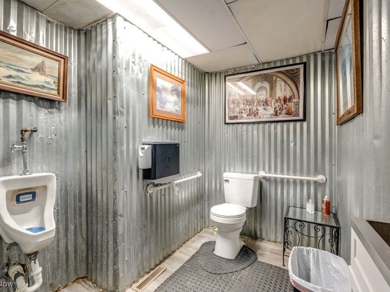 135 E Oregon Avenue, Sebring, OH 44672 Photo 17