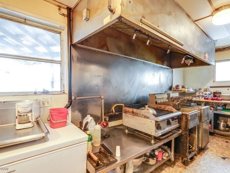 135 E Oregon Avenue, Sebring, OH 44672 Photo 23