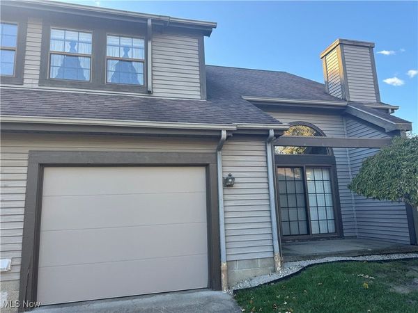 3811 Northwoods Court NE, Unit 4, Warren, OH 44483