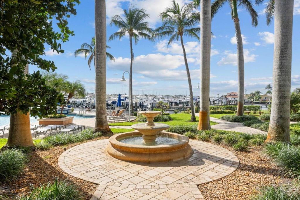 157 Yacht Club Way, Unit 306, Hypoluxo, FL 33462 Photo