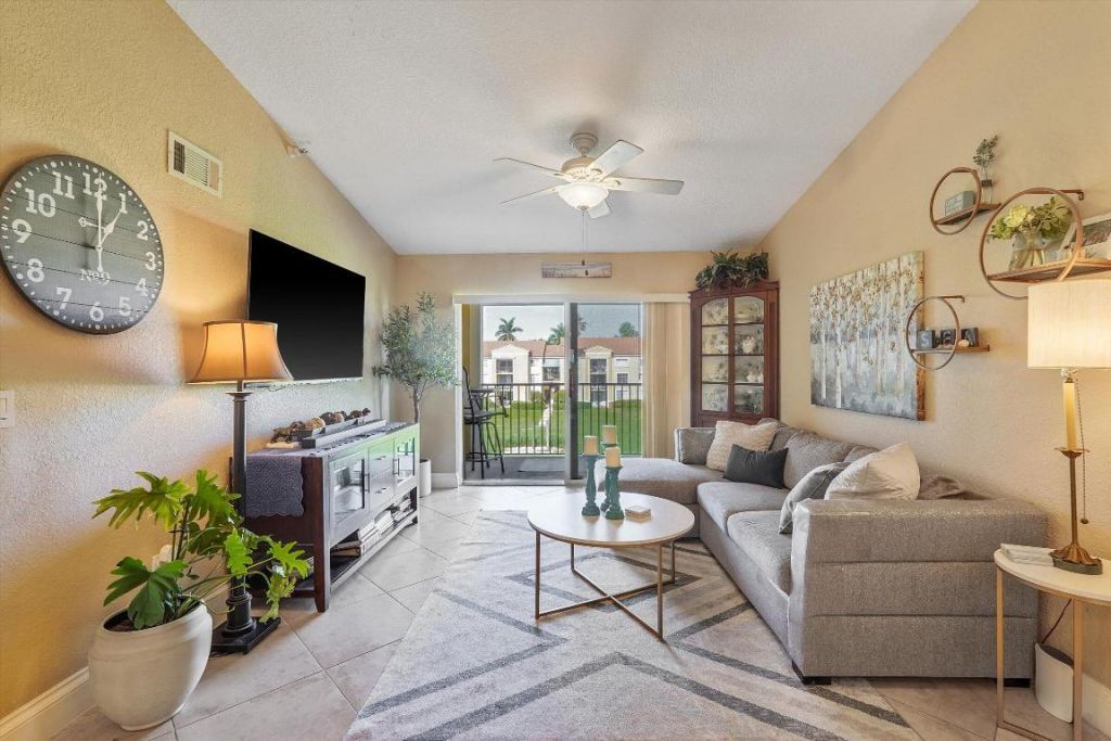 157 Yacht Club Way, Unit 306, Hypoluxo, FL 33462 Photo