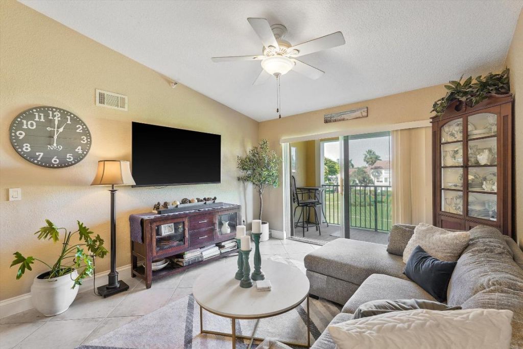 157 Yacht Club Way, Unit 306, Hypoluxo, FL 33462 Photo