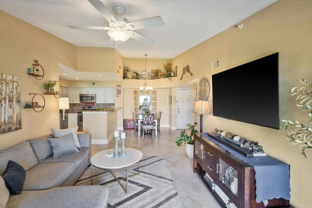 157 Yacht Club Way, Unit 306, Hypoluxo, FL 33462 Photo