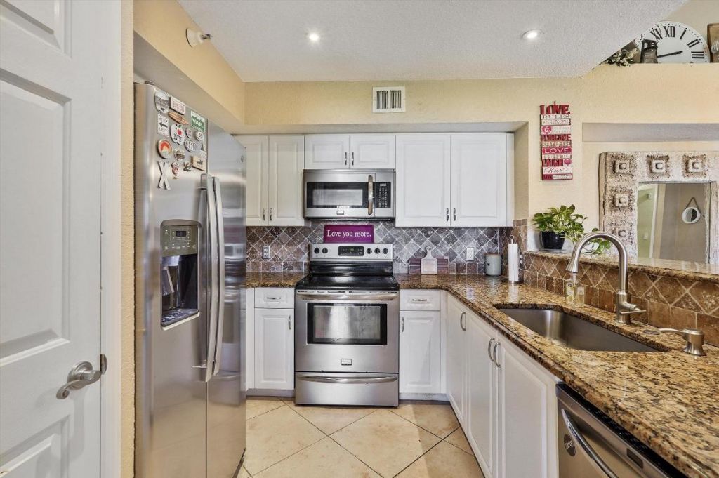 157 Yacht Club Way, Unit 306, Hypoluxo, FL 33462 Photo