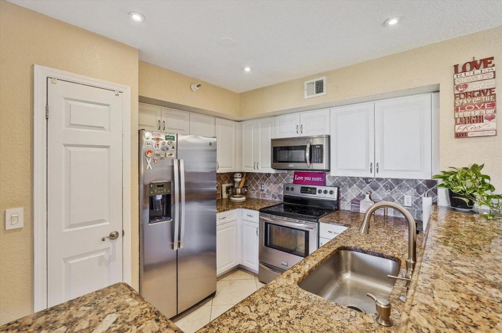 157 Yacht Club Way, Unit 306, Hypoluxo, FL 33462 Photo