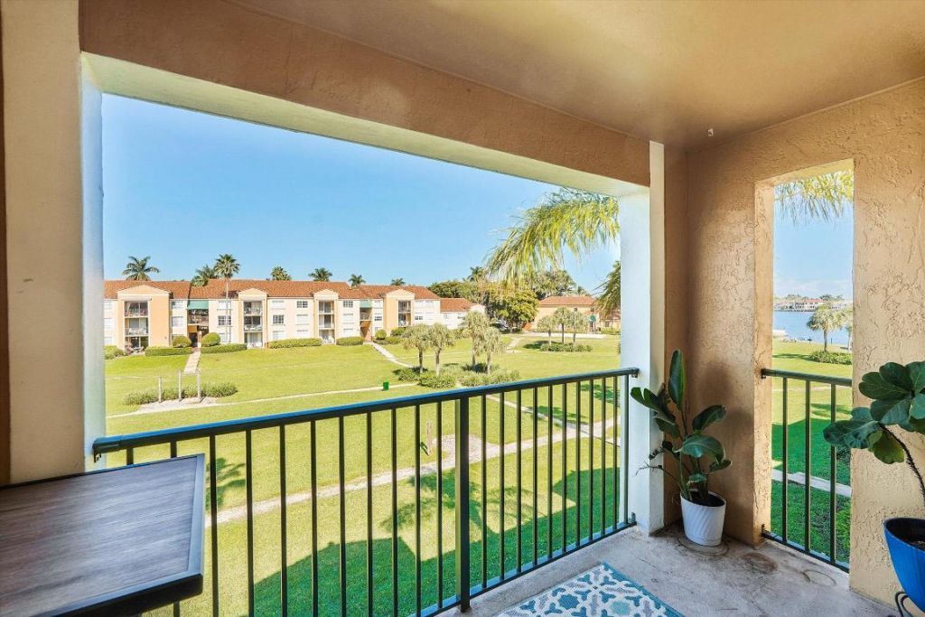 157 Yacht Club Way, Unit 306, Hypoluxo, FL 33462 Photo