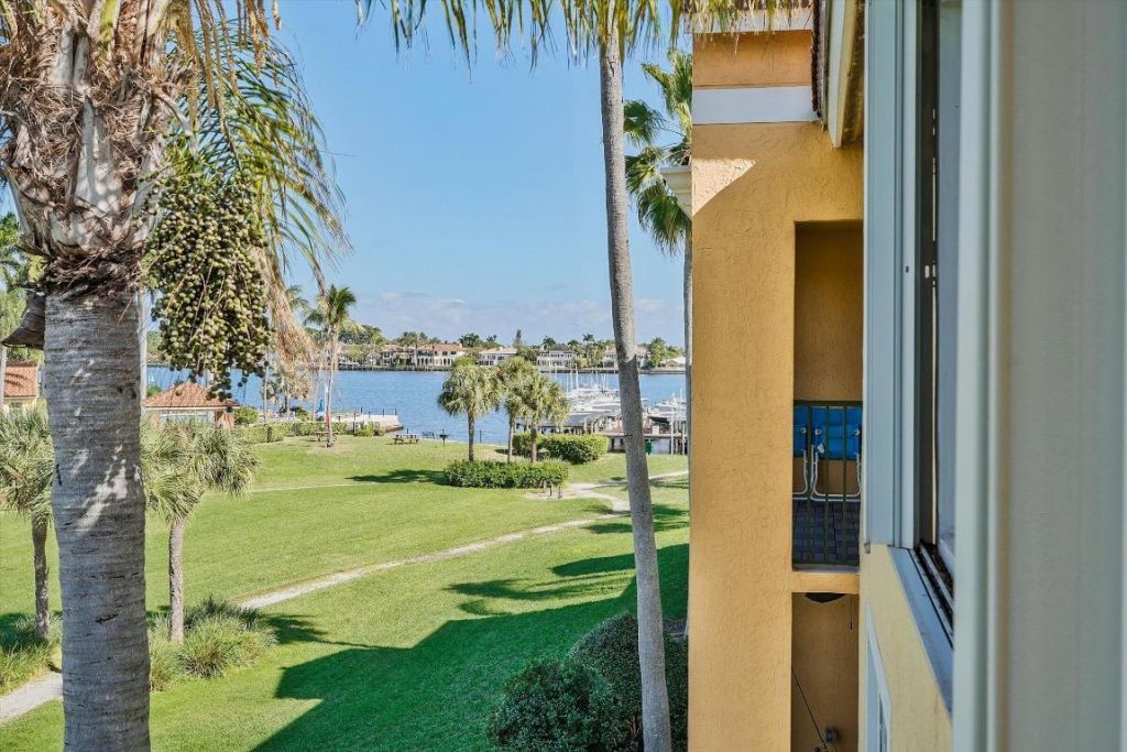 157 Yacht Club Way, Unit 306, Hypoluxo, FL 33462 Photo