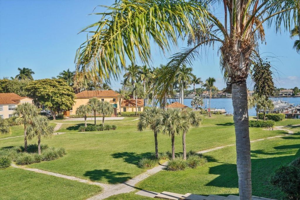 157 Yacht Club Way, Unit 306, Hypoluxo, FL 33462 Photo