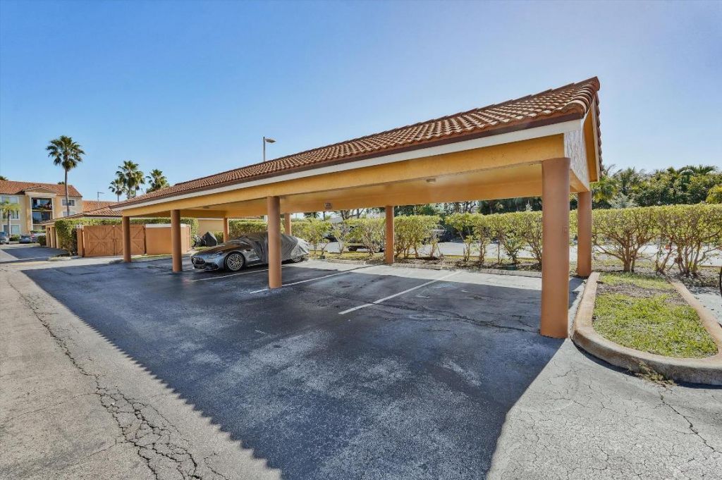 157 Yacht Club Way, Unit 306, Hypoluxo, FL 33462 Photo