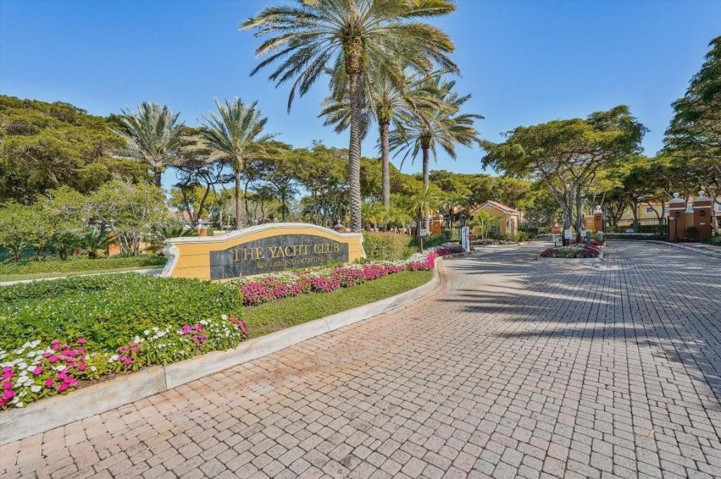 157 Yacht Club Way, Unit 306, Hypoluxo, FL 33462 Photo