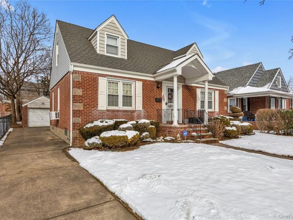 45 Sylvia Lane, New Hyde Park, NY 11040