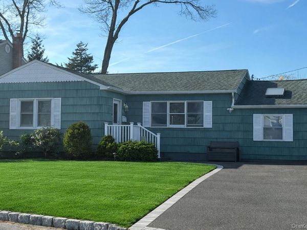 34 Beach Street, West Islip, NY 11795
