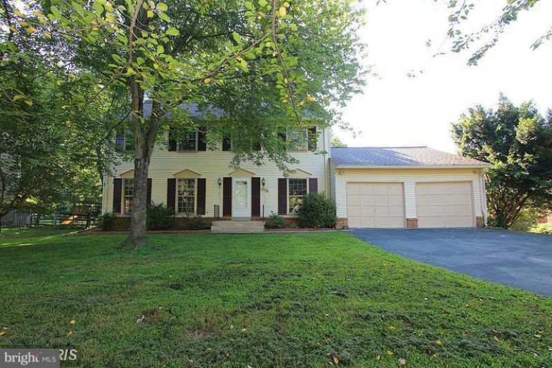 8208 Gainsborough Court W, Potomac, MD 20854 Main Photo