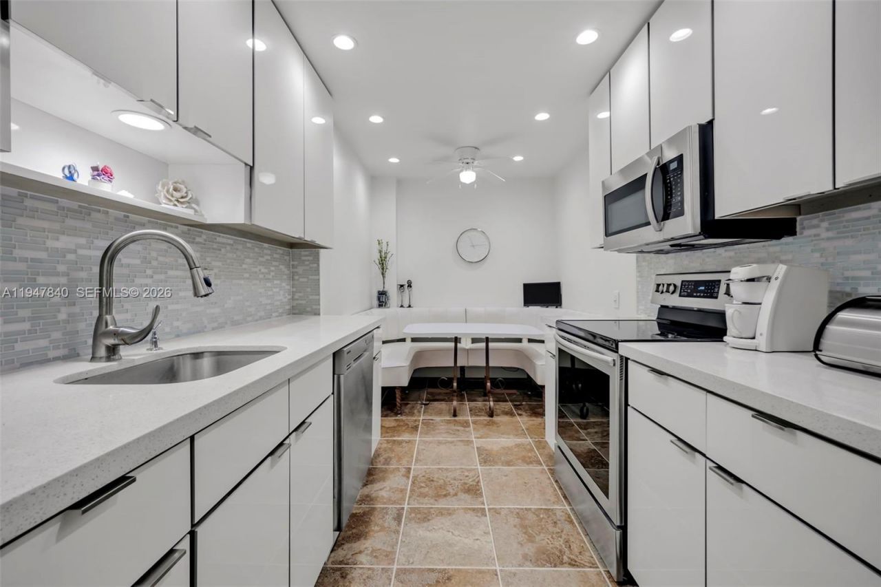 3800 Hillcrest Dr, Unit 316, Hollywood, FL 33021 Main Photo