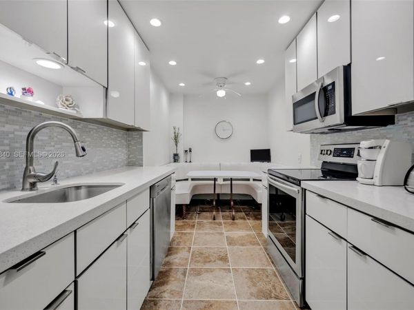 3800 Hillcrest Dr, Unit 316, Hollywood, FL 33021