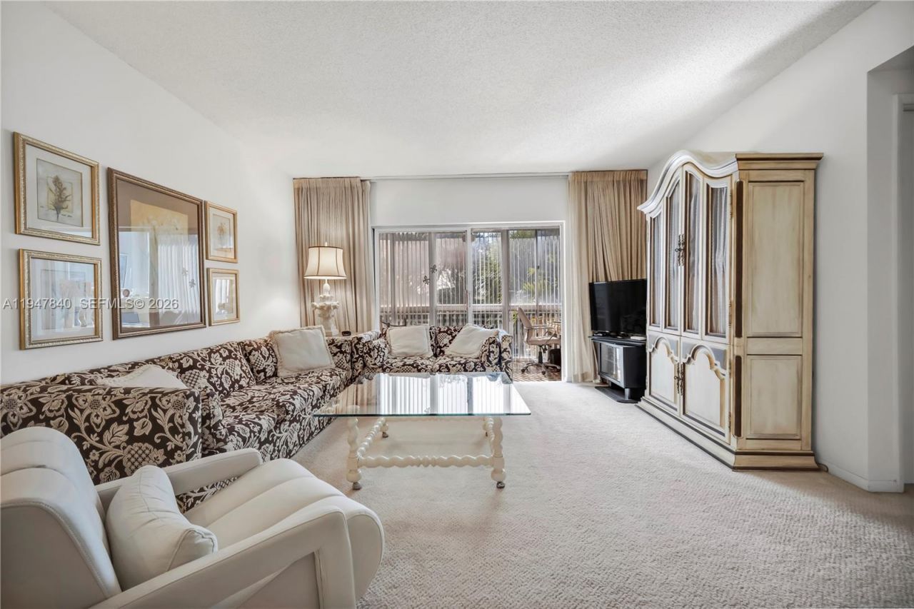 3800 Hillcrest Dr, Unit 316, Hollywood, FL 33021 Photo