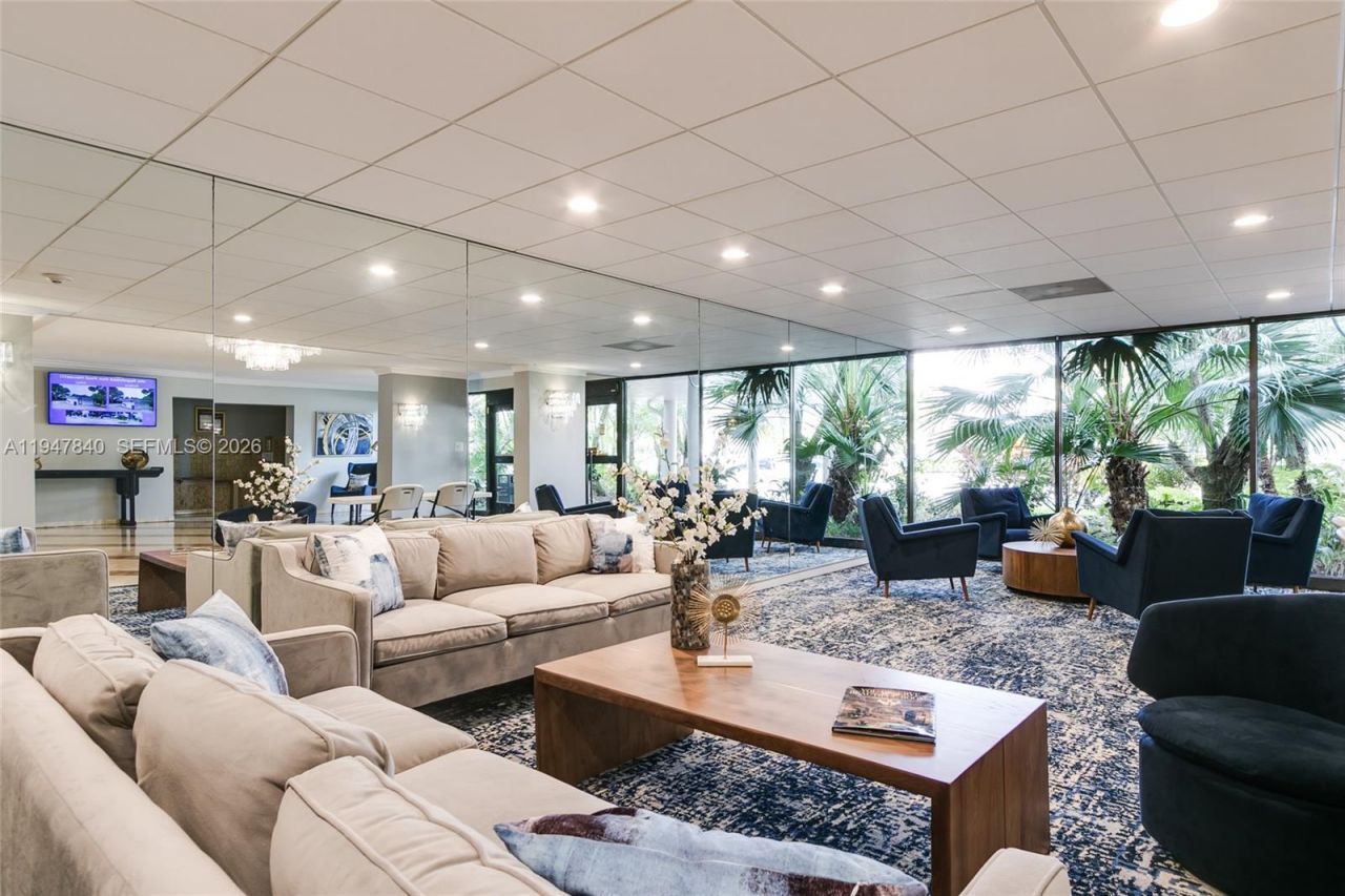 3800 Hillcrest Dr, Unit 316, Hollywood, FL 33021 Photo